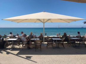 Joli T2 3mn mer. Proche commodité WiFi Parking